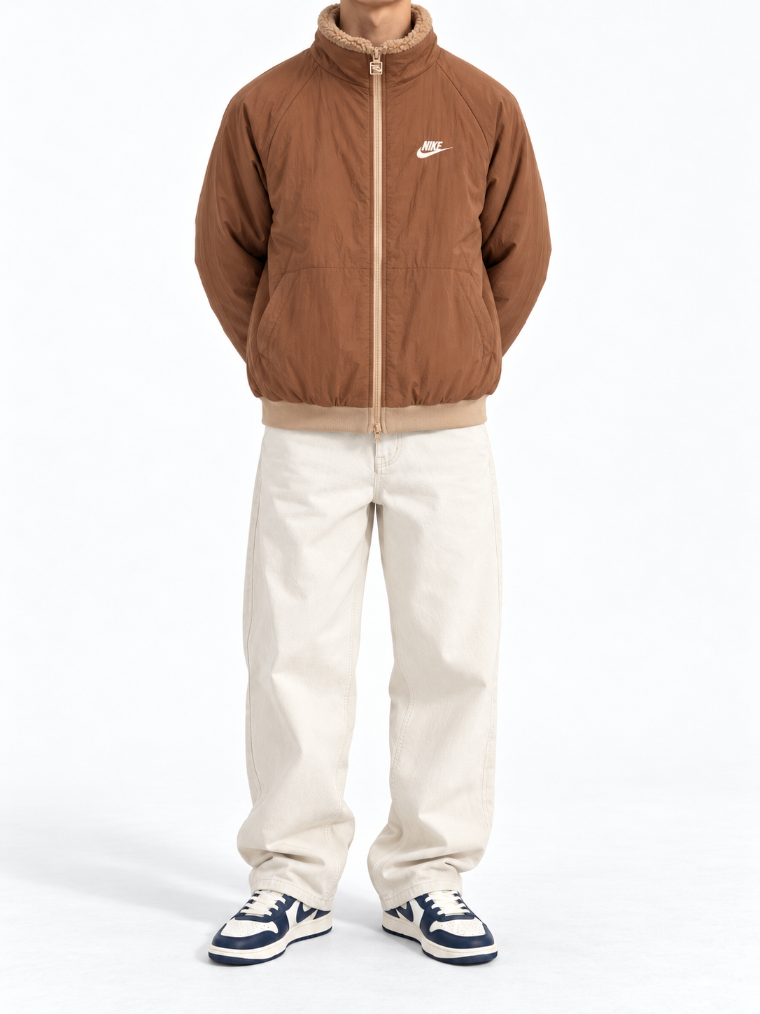 Nike Wendejacke, glatte braune Seite am Model