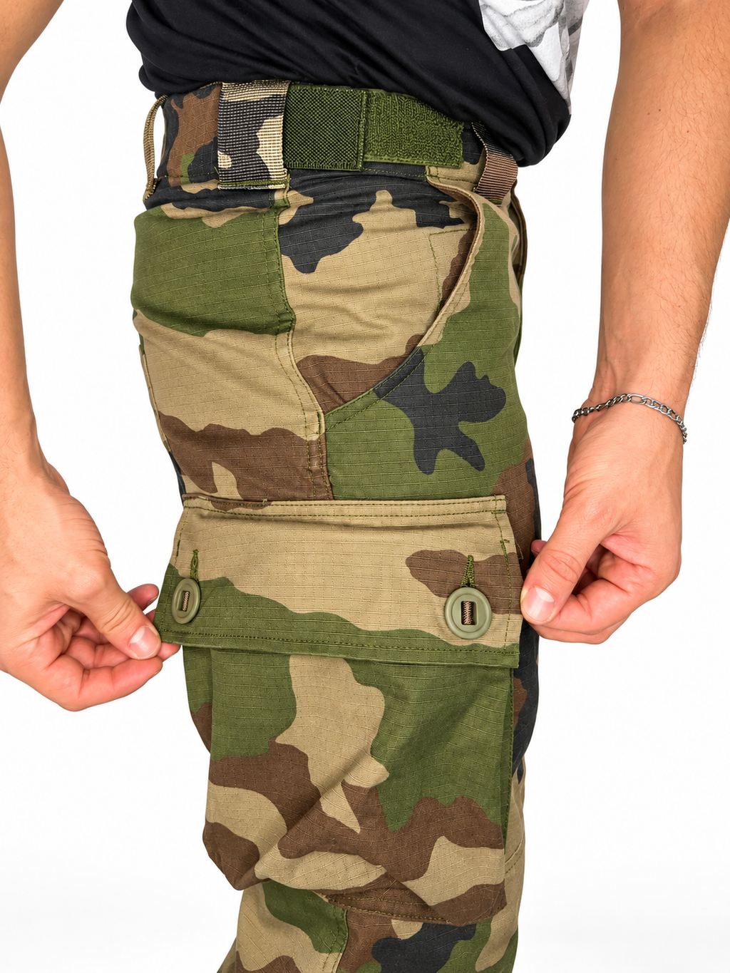 Camouflage Cargo-Hose, Rückansicht am Model