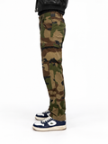 Bund und Verschluss der Camouflage-Hose im Detail