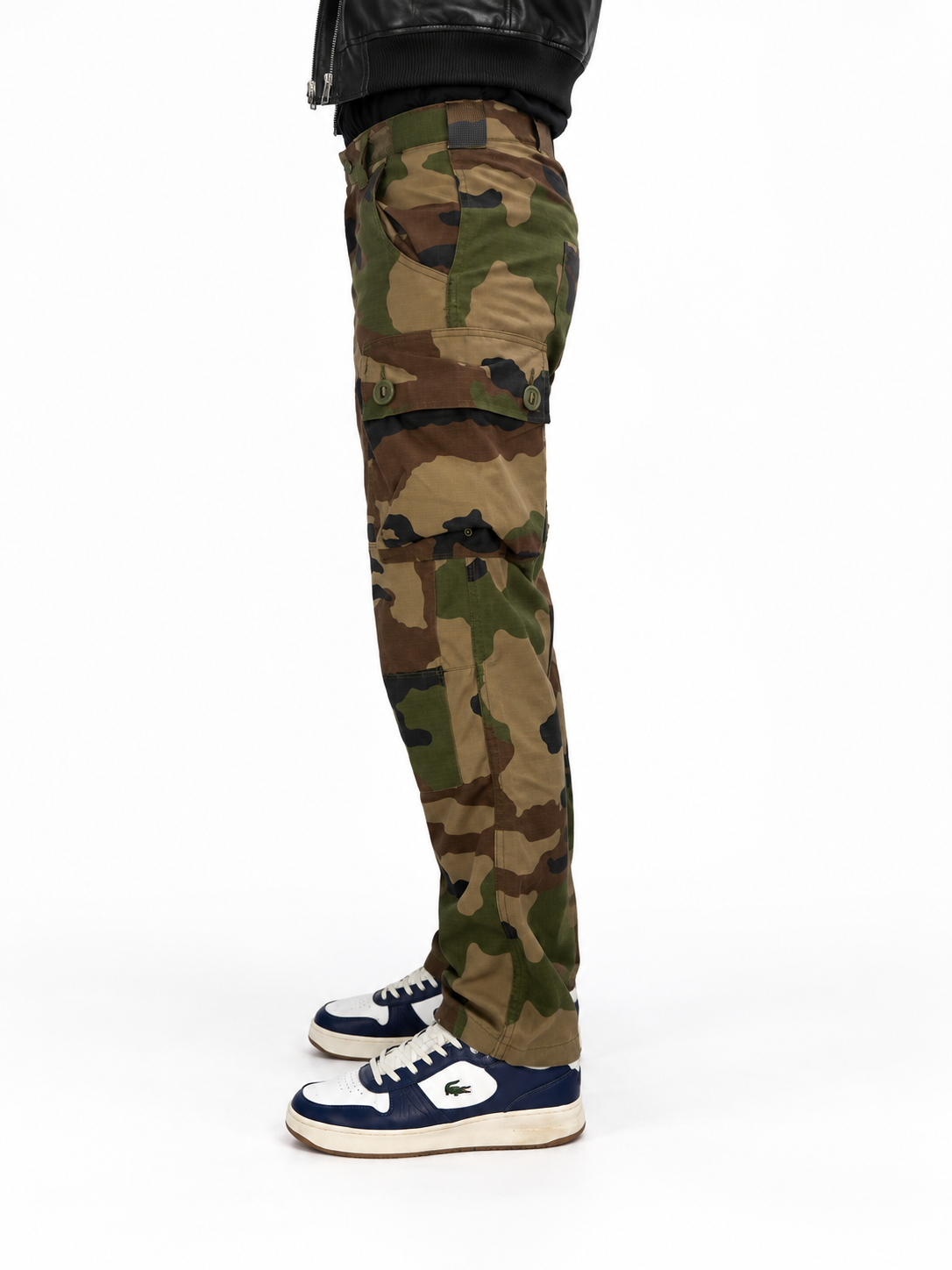Bund und Verschluss der Camouflage-Hose im Detail