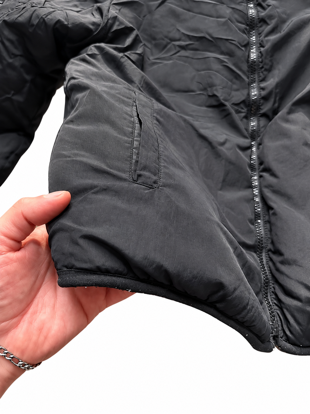 Taschendetail der schwarzen Wendeseite