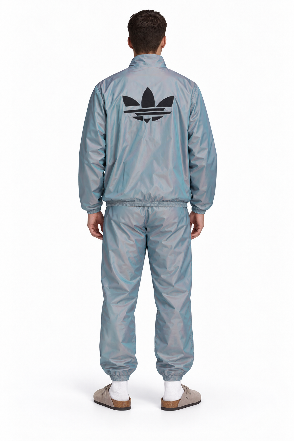 adidas Adicolor Shattered Trefoil Trainingsanzug, Vorderansicht am Model