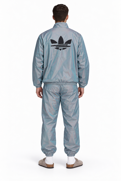 adidas Adicolor Shattered Trefoil Trainingsanzug, Vorderansicht am Model