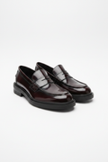 Loafer Paar – Hochformat